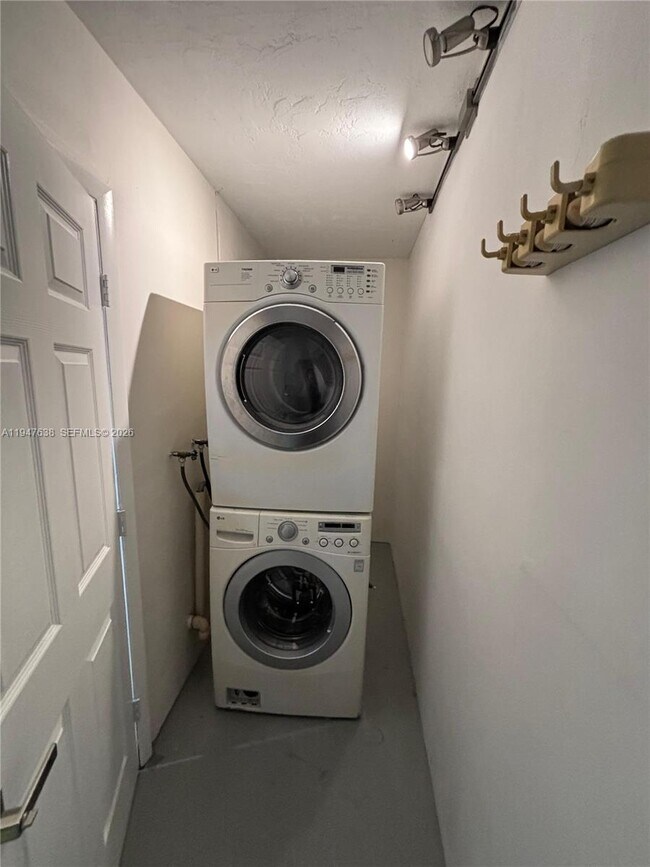 Building Photo - 11105 SW 156th Terrace