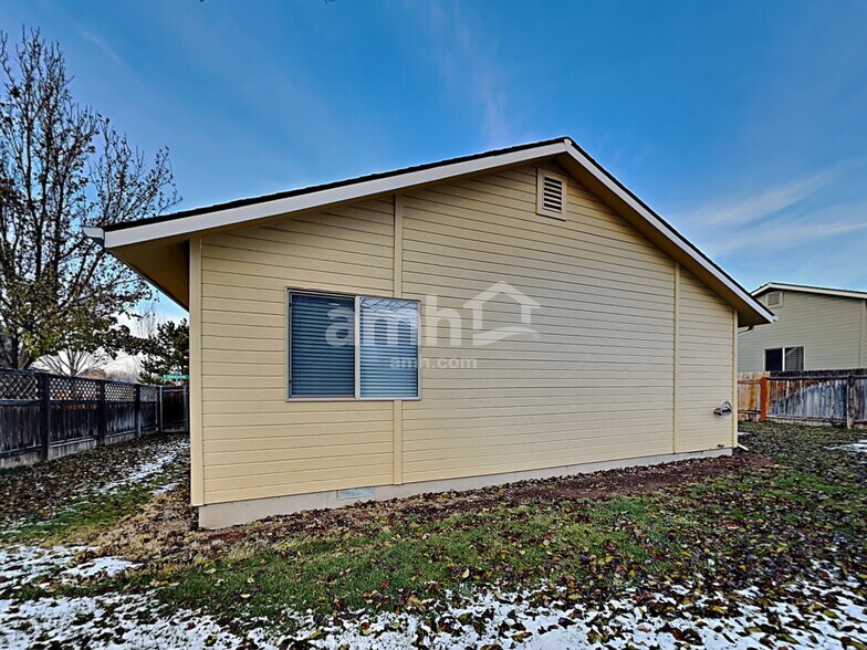 Building Photo - 9667 W Silverspring St