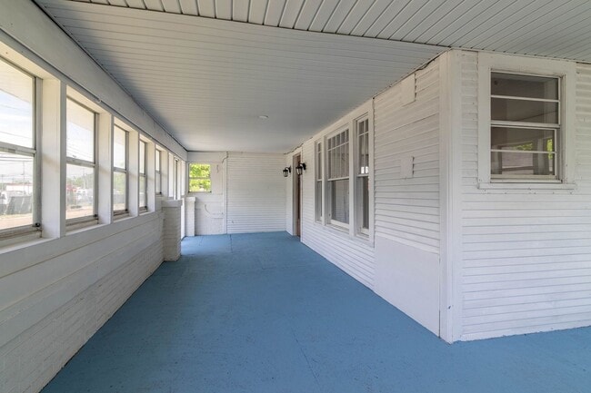 Building Photo - 108 Blount St