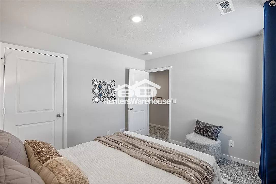 Building Photo - 2124 Bugge Dr
