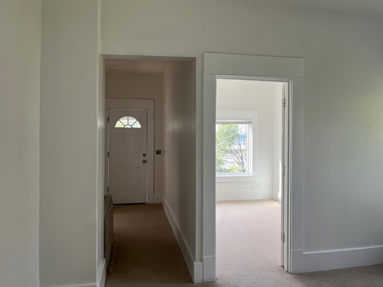 Building Photo - 520 Boulevard
