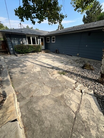 Building Photo - 2914 Rimview Dr