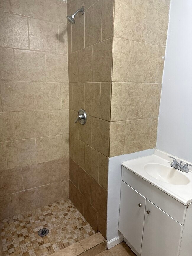 Building Photo - 6344 S Eberhart Ave