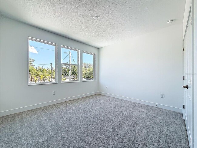 Building Photo - 4732 W Wallcraft Ave