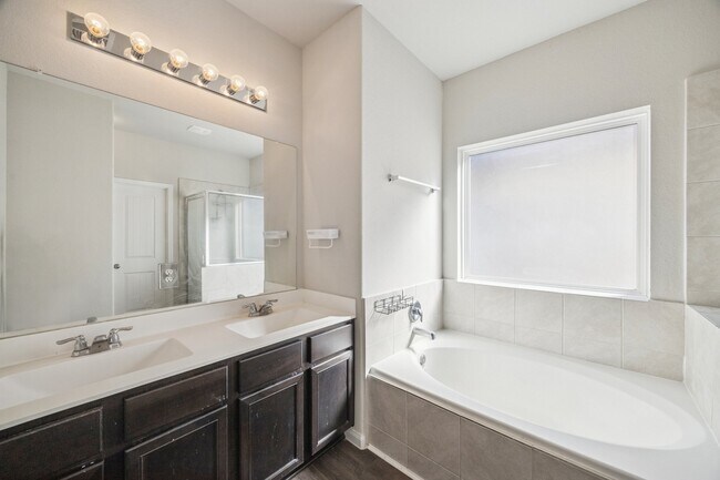 Building Photo - 3710 Giorgio Pastel Pl