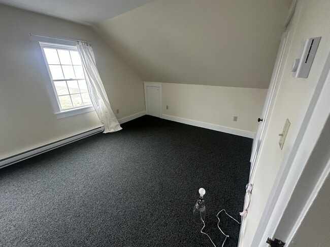 Building Photo - 799 River Rd