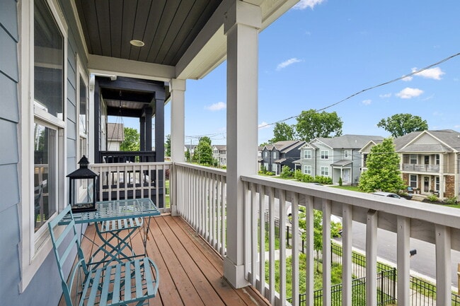 Building Photo - 6216B California Ave