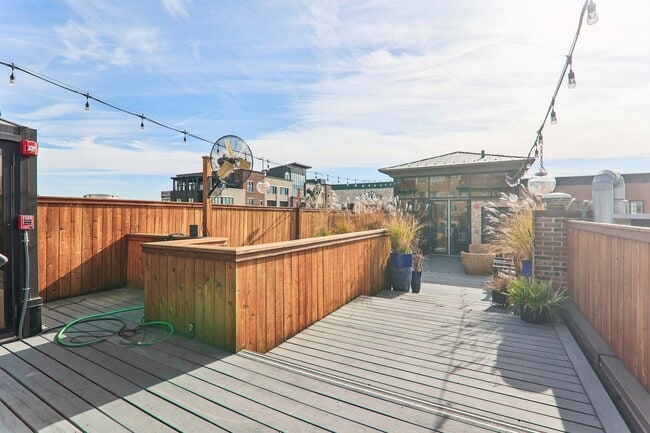 Building Photo - 107 W Main St