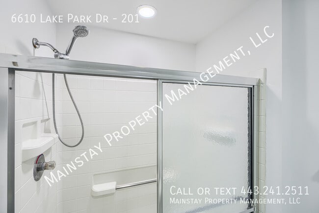 Building Photo - 6610 Lake Park Dr