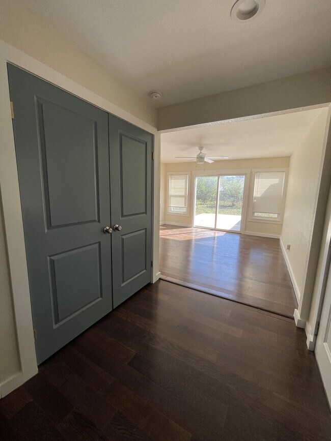 Building Photo - 226 Venice St