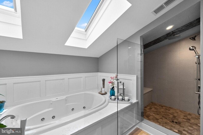 Building Photo - 6874 Caravan Ct