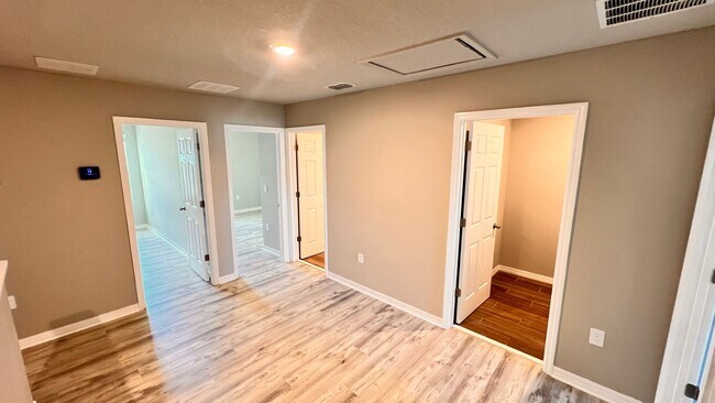 Building Photo - 413 Legacy Lp