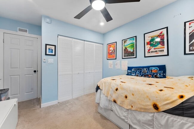 Building Photo - SPACIOUS 4 BEDROOM/2 BATHROOM HOME FOR REN...