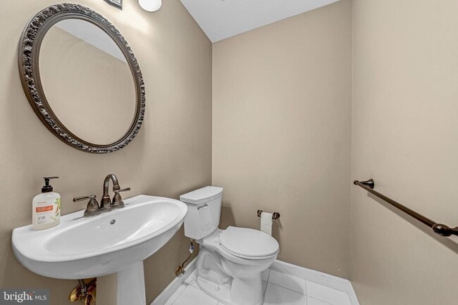 Building Photo - 4676 Kell Ln