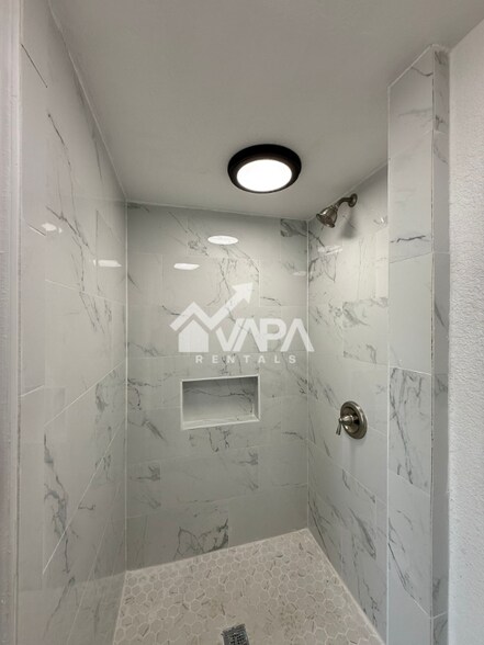 Building Photo - 4131 Valleyfield Dr