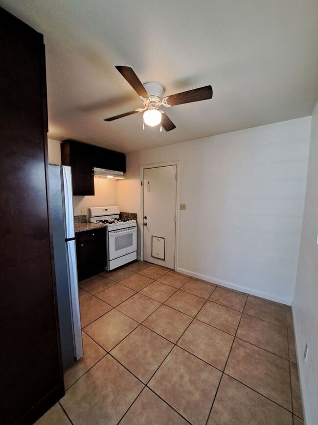 Building Photo - 2-bedroom Single Family Home with Solar!