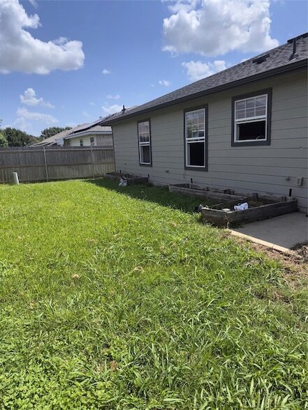 Building Photo - 5925 McKaskle Dr