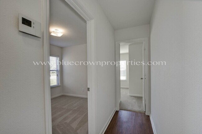 Building Photo - 2221 Meadow Dr
