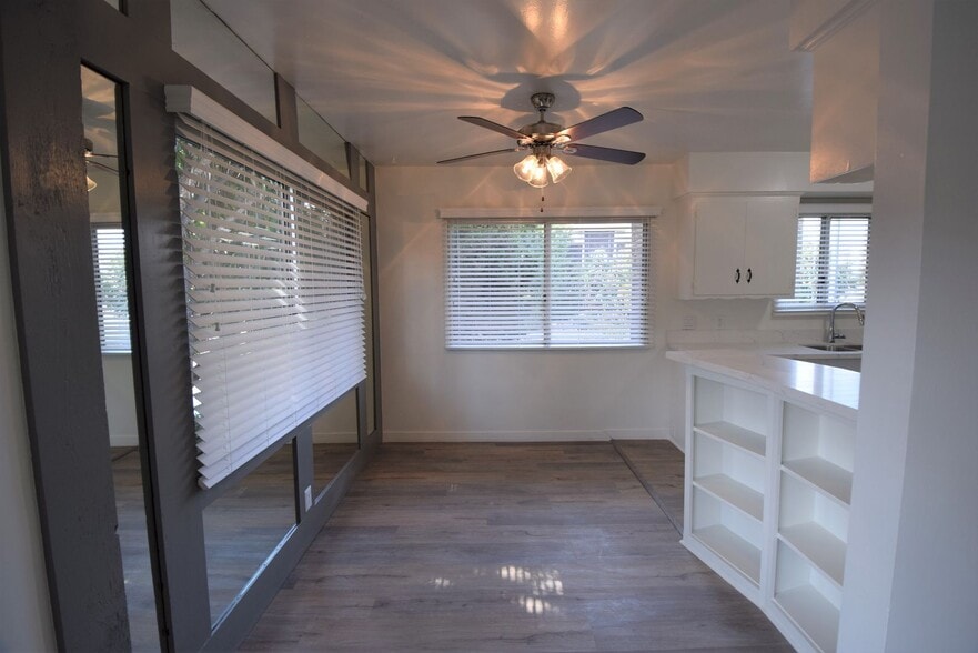 Building Photo - 4920 Laurel Canyon Blvd