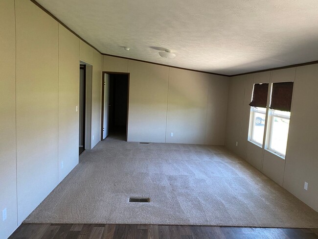 Building Photo - RANCH HOME