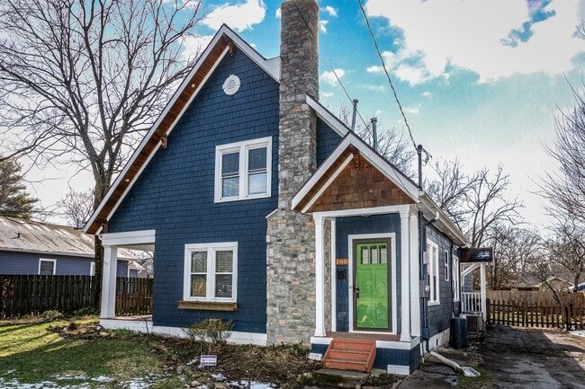 Building Photo - 180 Rosemont Garden