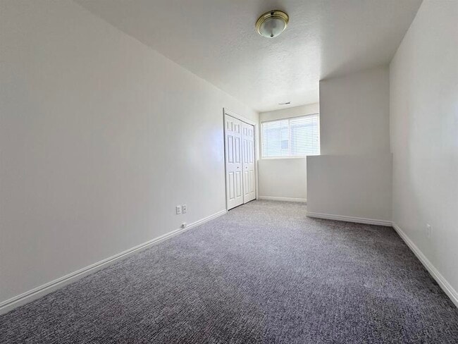 Building Photo - 327 N 270 W