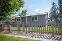 Building Photo - Bright and spacious 2 bedroom home!