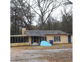 Building Photo - 1943 Lake Vernon Rd