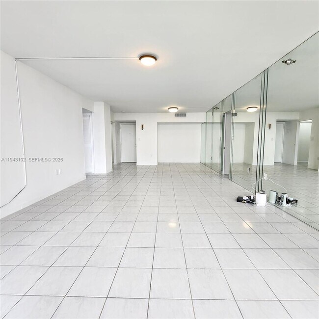 Building Photo - 20505 E Country Club Dr