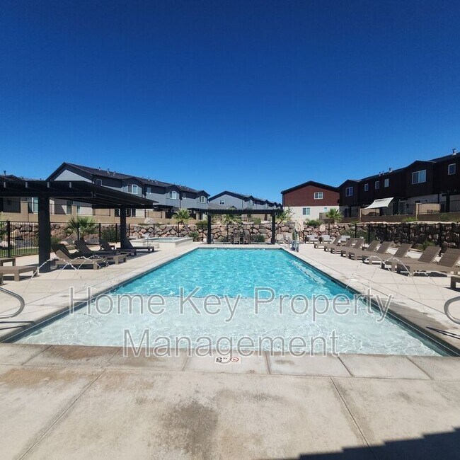 Building Photo - 3954 Razor Dr