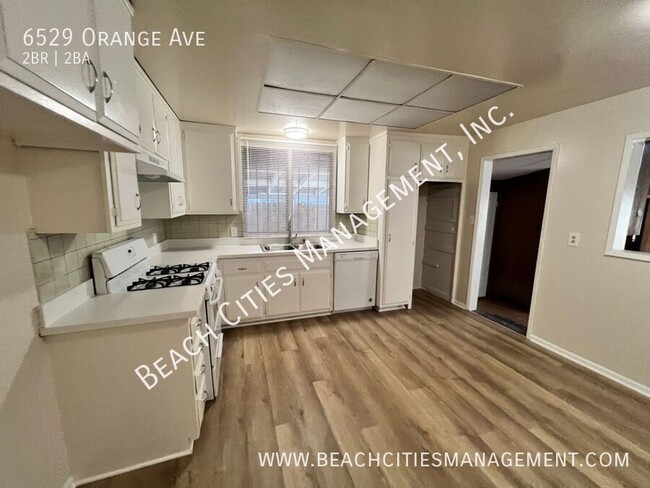 Building Photo - Large 2 Bedroom Home In North Long Beach