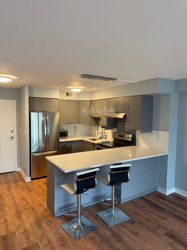 Building Photo - 3100 N Lake Shore Dr