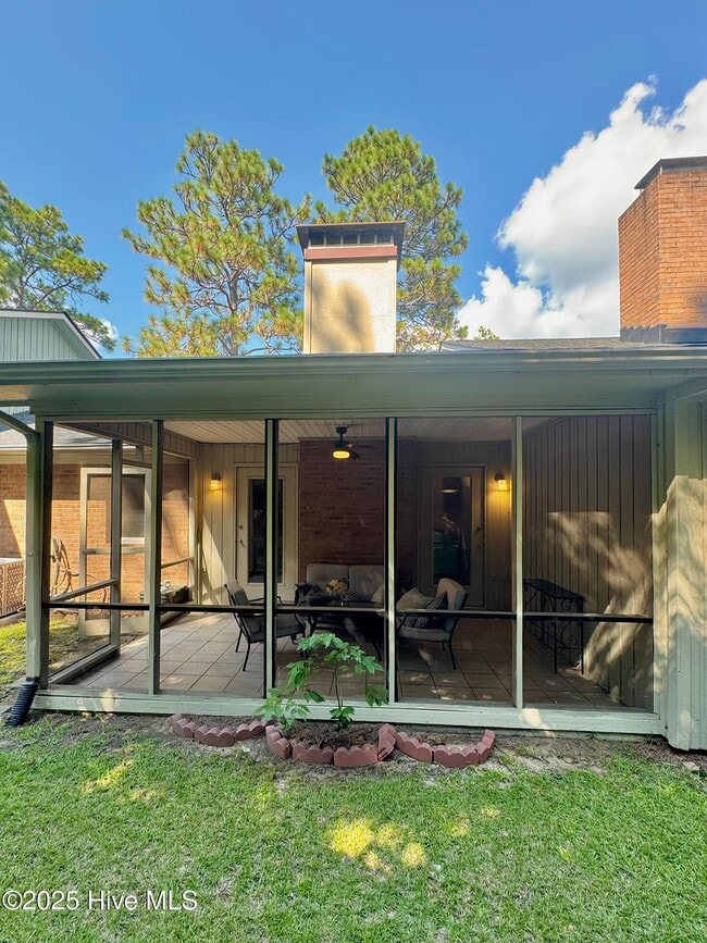 Building Photo - 12 Garden Villa Dr