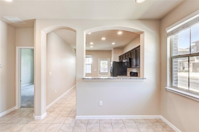 Building Photo - 2880 Donnell Dr