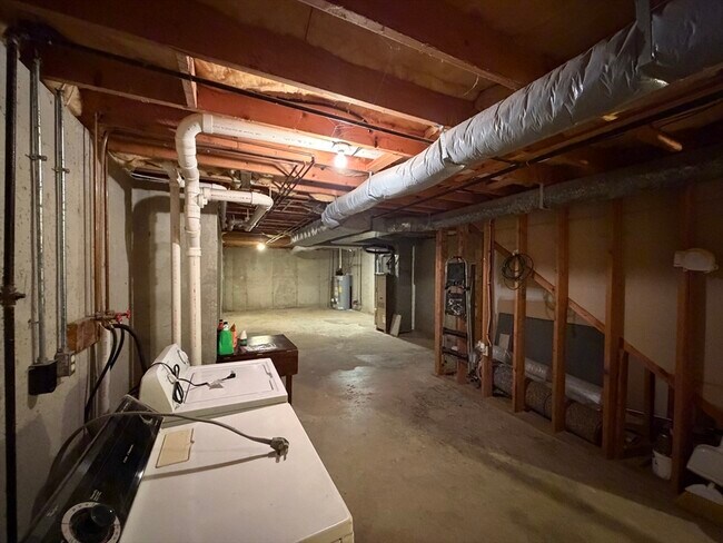 Building Photo - 40 Danforth Ct