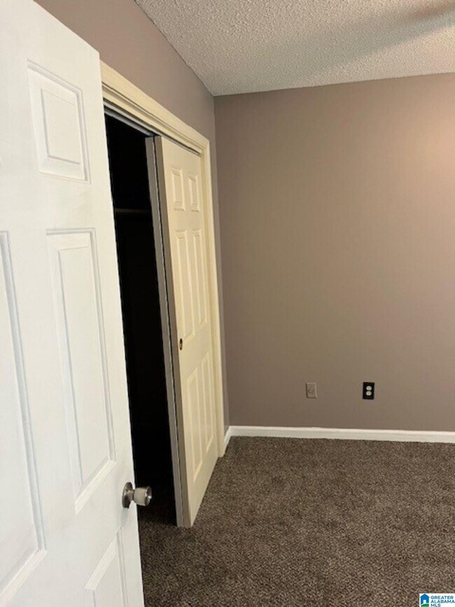 Building Photo - 2554 Hampstead Dr