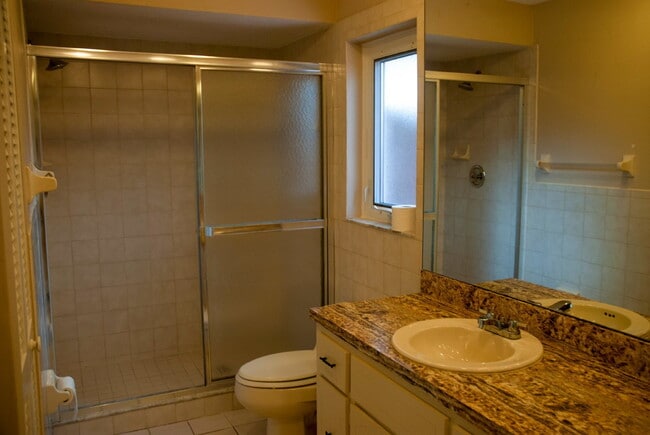 Building Photo - 3/Bedroom 3/Bath Tarpon Springs Home