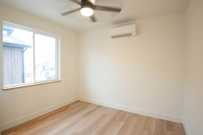 Building Photo - 1407 Windsor Dr