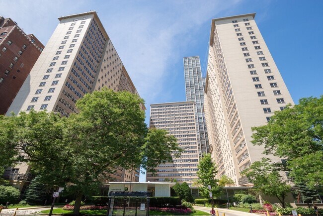 Building Photo - 3950 N Lake Shore Dr