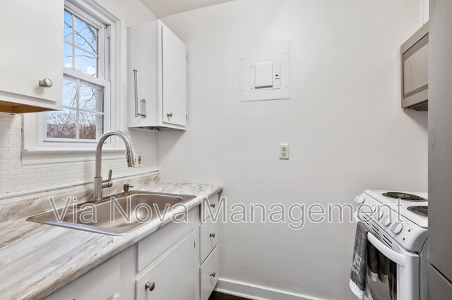 Building Photo - 836 Thorn St