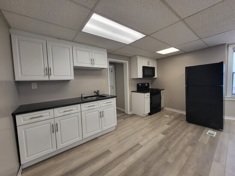 Building Photo - 2114 Darby Rd