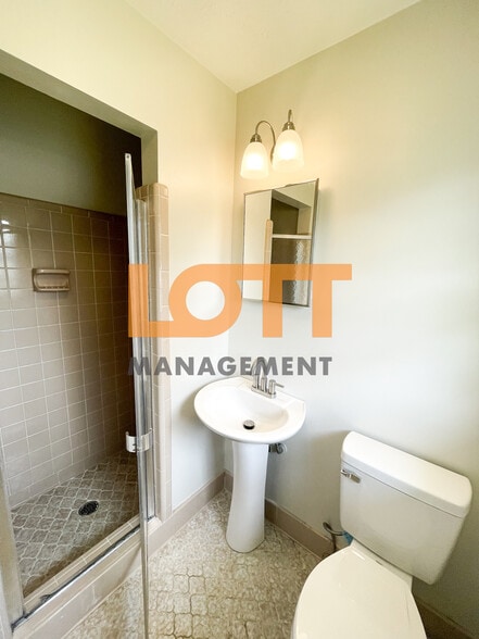 Building Photo - 13045 Old White Horse Rd