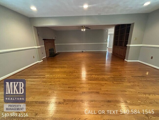 Building Photo - 5175 Lakeland Dr