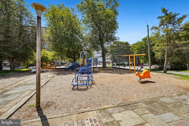 Building Photo - 7607 Eastern Ave NW