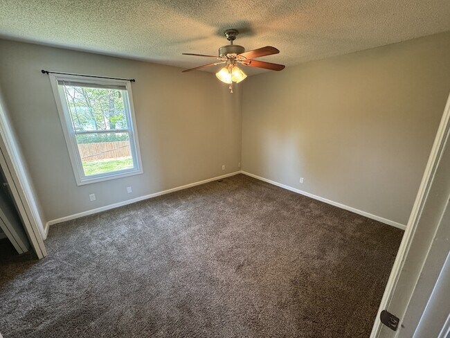 Building Photo - 179 Ingle Dr