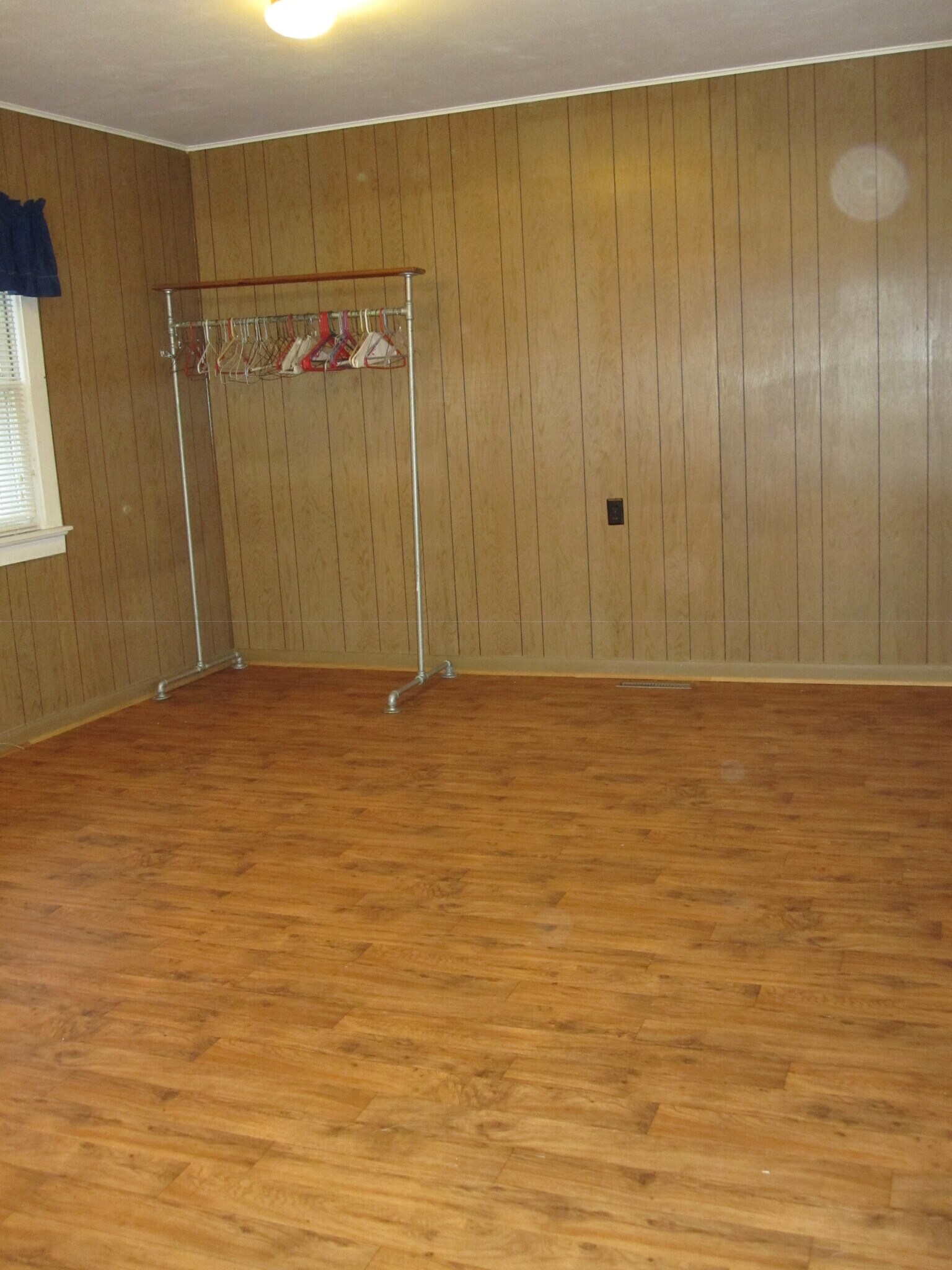 Living Room / Bedroom - 505 Flambeau Ave