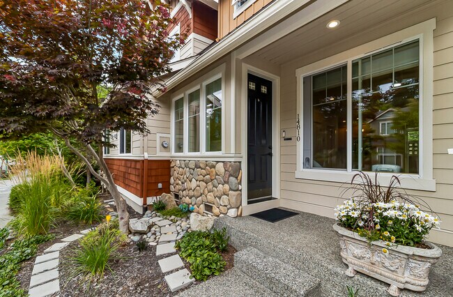 Building Photo - 14810 9th Dr SE