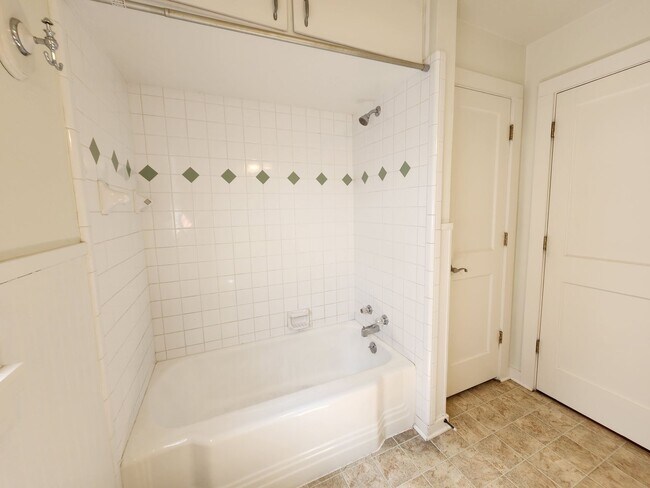 Building Photo - Craftsman Style House Walking Distance to ...