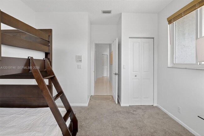 Building Photo - 2922 Medinah