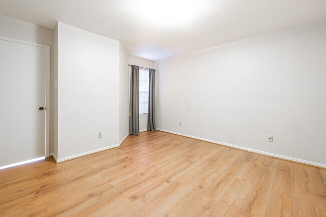 Building Photo - 2750 Holly Hall St